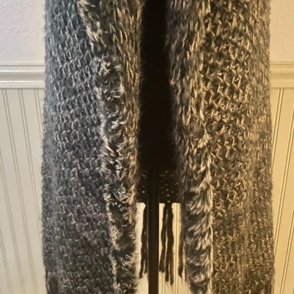Escio Sleeveless Sweater Vest Small – Mixed Neutral Tone Knit with Fringe - Picture 6 of 13